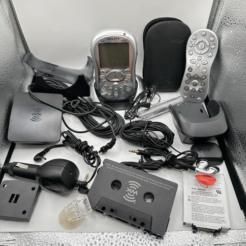 VTG 2000's Delphi XM To Go Lot With Car Antennas Remote &‎ Accessories